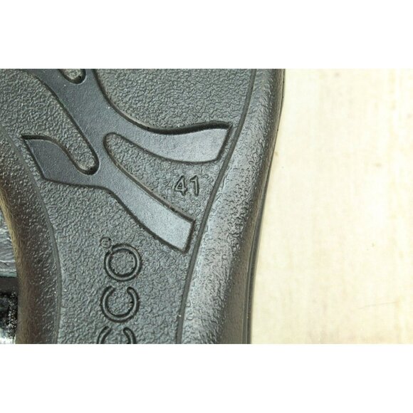 Ecco Sensata Black Embossed Leather T-Strap Casual Sandals Size 41 US 11 - Picture 9 of 10